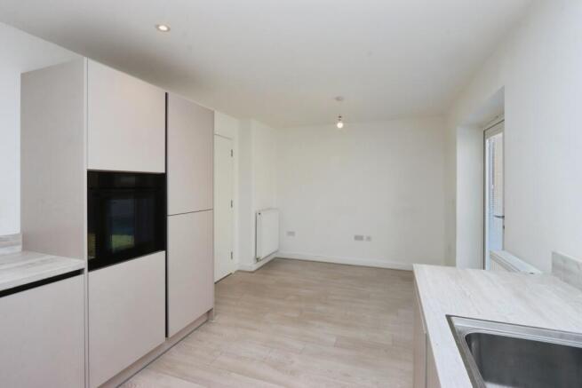 4 bed Semi-Detached for sale Image 5