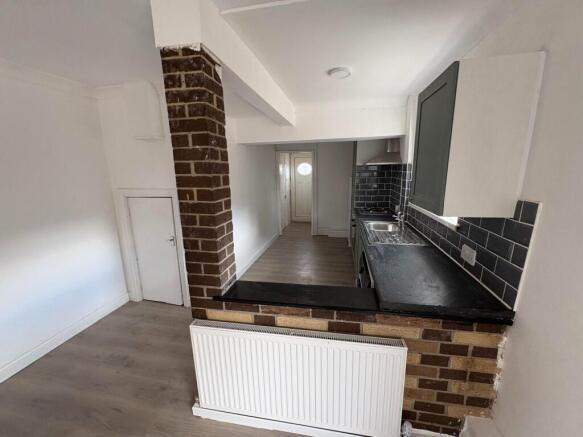 3 bed Semi-Detached to rent Image 7