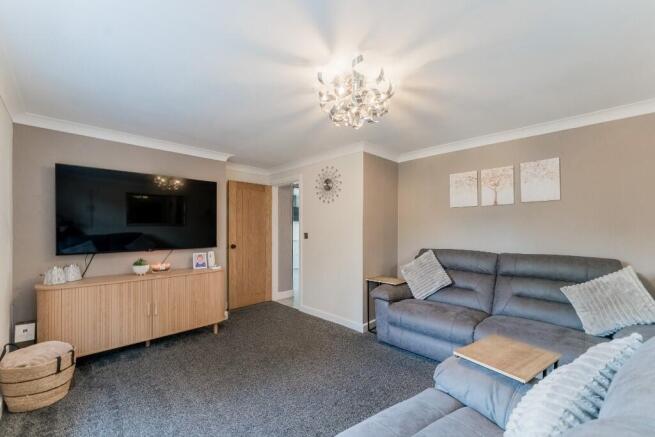 4 bed Detached for sale Image 9