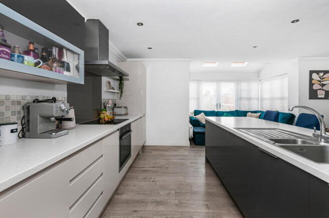 4 bed Detached for sale Image 10