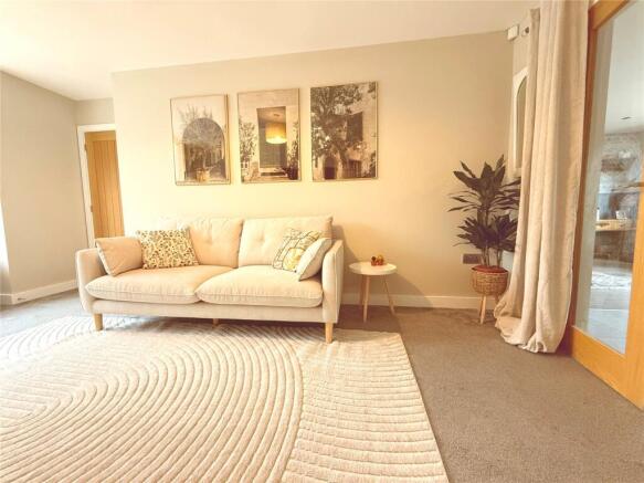 5 bed Detached for sale Image 10