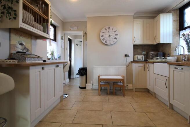 Kitchen/ Breakfast Room
