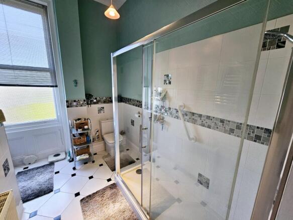 2 bed Flat for sale Image 8