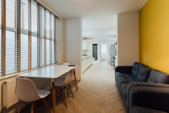 6 bed House to rent Image 5