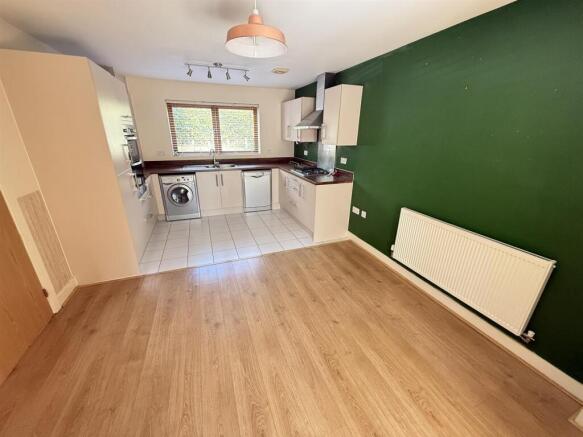 Modern Fitted Kitchen / Breakfast