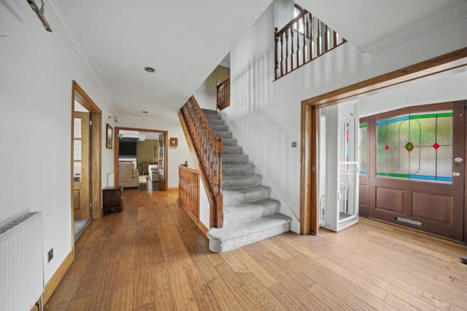 5 bed Detached for sale Image 5