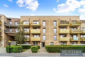 Flat 2, 100 New Oxford Court, Pears Road, Hounslow TW3 1AT