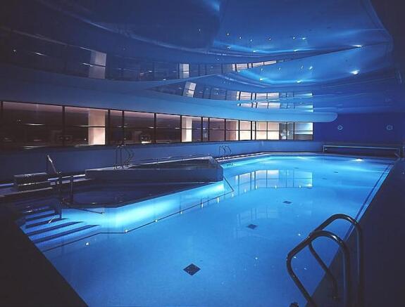 Country Club Pool