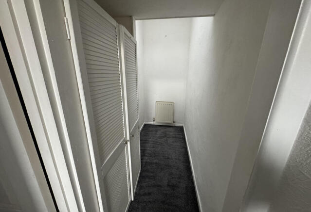 OFFICE/DRESSING ROOM