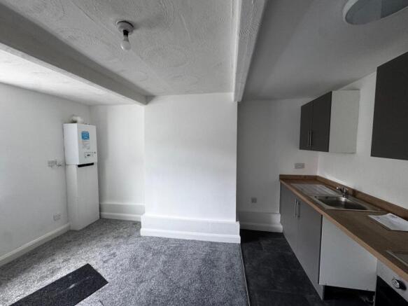 1 bed Terraced to rent Image 5