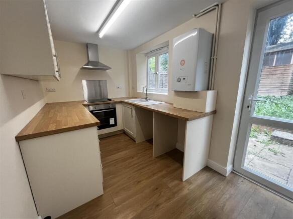 Kitchen (1/2)