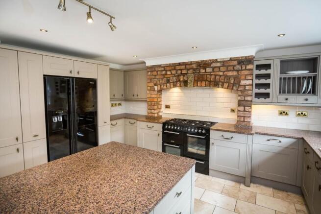 Kitchen 2.JPG