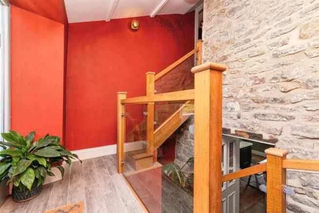 5 bed House for sale Image 12