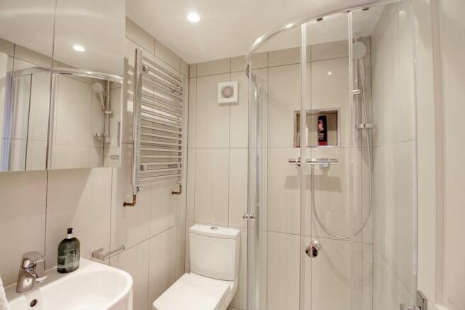 Shower Room (Main)