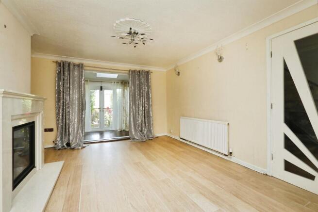 3 bed Semi-Detached for sale Image 4