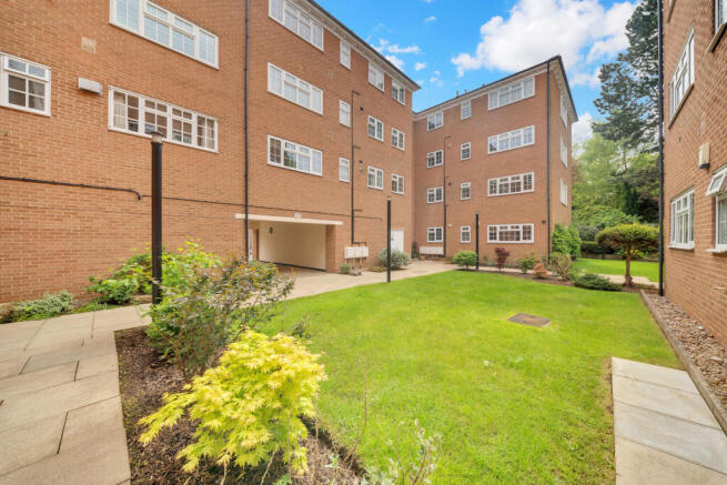 2 bed Ground Flat for sale Image 6