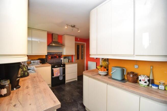 4 bed Detached for sale Image 10
