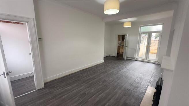 3 bed Terraced to rent Image 4