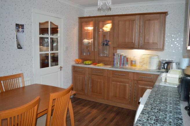 Dining/kitchen