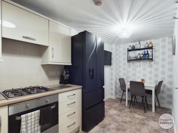 3 bed Semi-Detached to rent Image 8