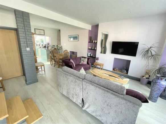 Lounge/Dining Room