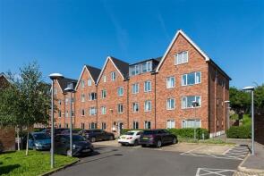 Flat 6, 83a Baldwin Court, Highfield Avenue, Golders Green, London NW11 9TE