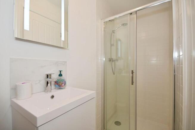 EN SUITE 2 02.jpg