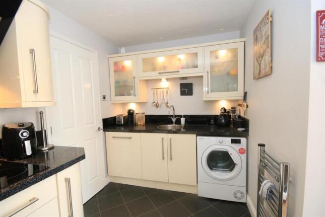 CONTEMPORARY STYLE KITCHEN