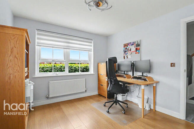 4 bed Detached for sale Image 8