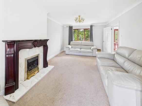 Brighton Road, Hooley, Coulsdon photo 4
