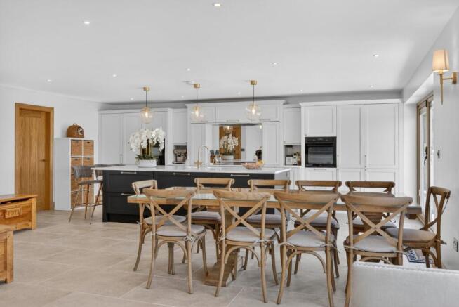 4 bed Detached for sale Image 3