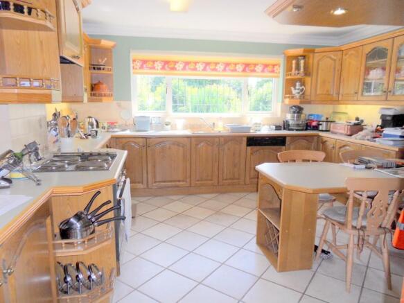 KITCHEN/BREAKFAST RM