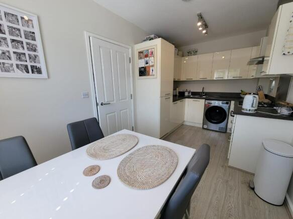 Masons Drive, Great Blakenham, Ipswich, Suffolk, IP6 photo 4