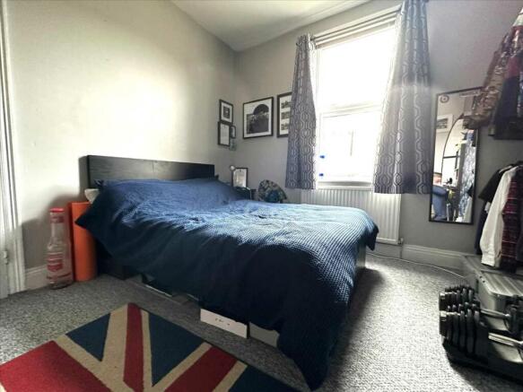 Bedroom (rear)