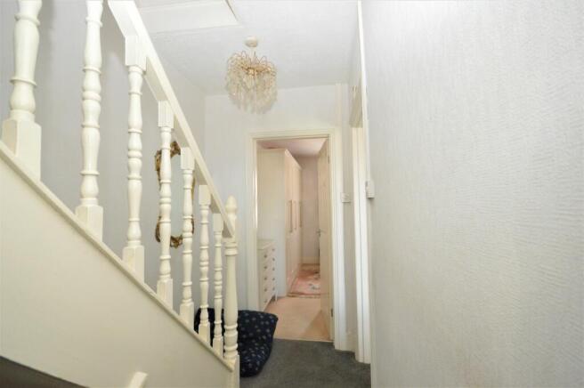 FIRST FLOOR SPLIT-LEVEL LANDING