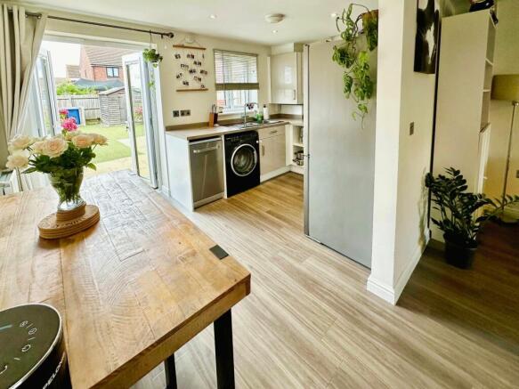 Kitchen/ Dining Space