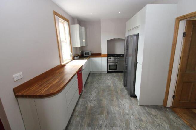 4 bed Detached for sale Image 7