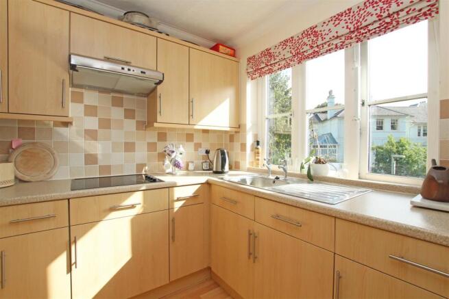 16GL - KItchen 1.jpg