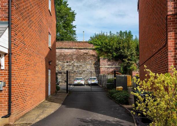 24 The Grove-gates.jpg