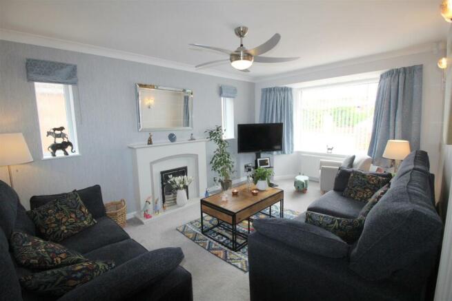Rossendale Road, 27, lounge.JPG