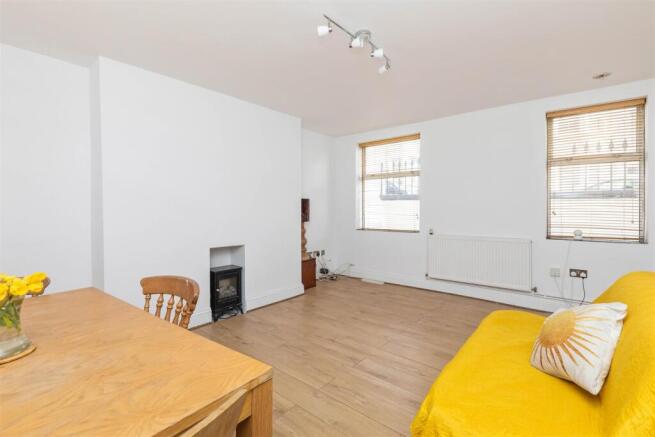 Roundhill Crescent-9.jpg