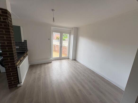3 bed Semi-Detached to rent Image 6