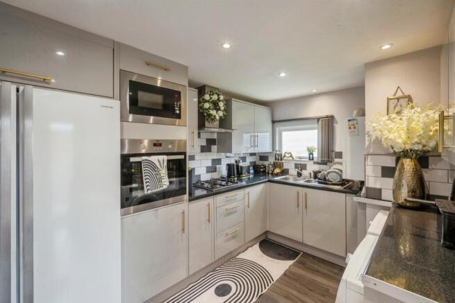 3 bed Semi-Detached for sale Image 4