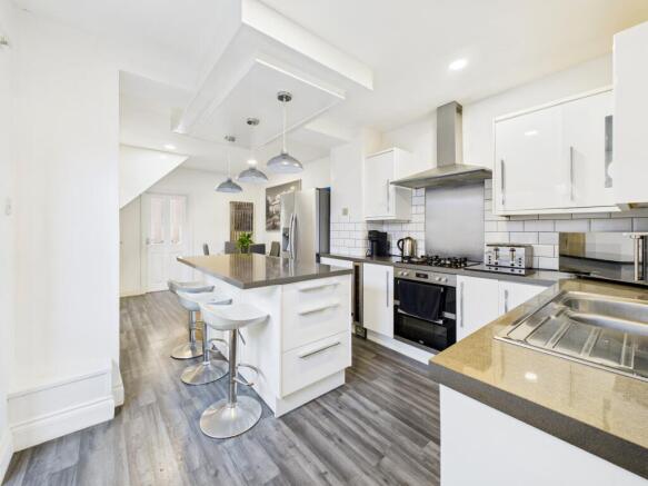 CAM05192G0-PR0190-STILL007