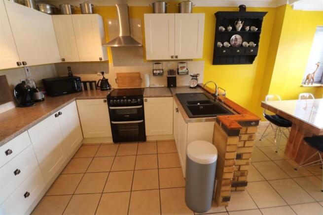 Kitchen/ Breakfast Room