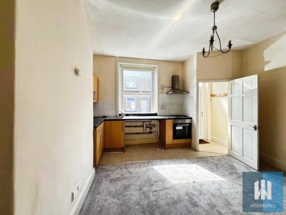 2 bed Terraced to rent Image 6