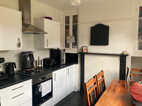 3 bed Semi-Detached to rent Image 5