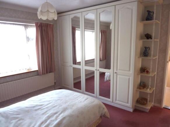 BEDROOM 2