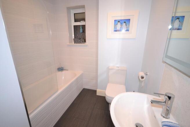 Ensuite to Bedroom 2