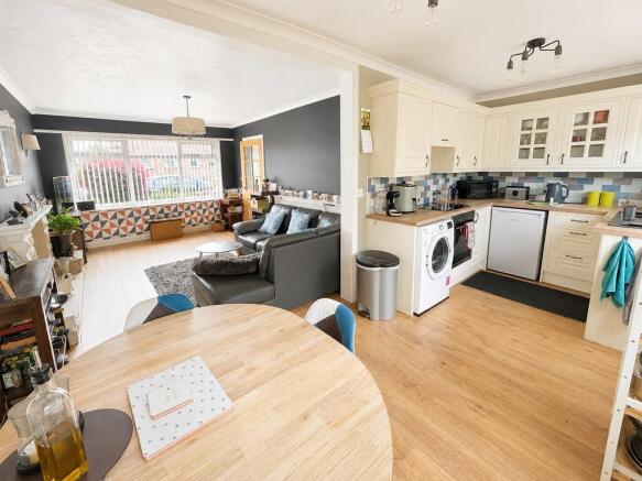 3 bed Semi-Detached for sale Image 4